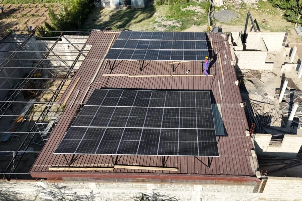 solar-panel-with-battery-and-inverter